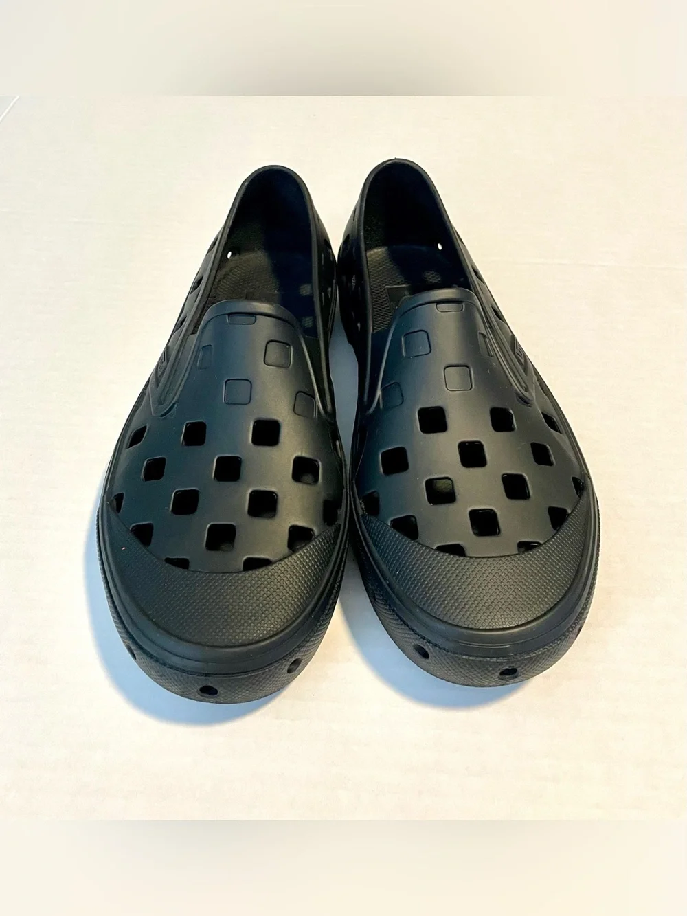 *EUC* VANS Slip-On Trek- Size 4 - Breathable/Water Shoes - Black - Pre~Owned